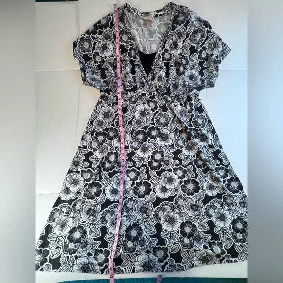 White Stag Black White Floral Wrap Dress XL 16/18 V-Neck Empire Waist - Picture 10 of 16